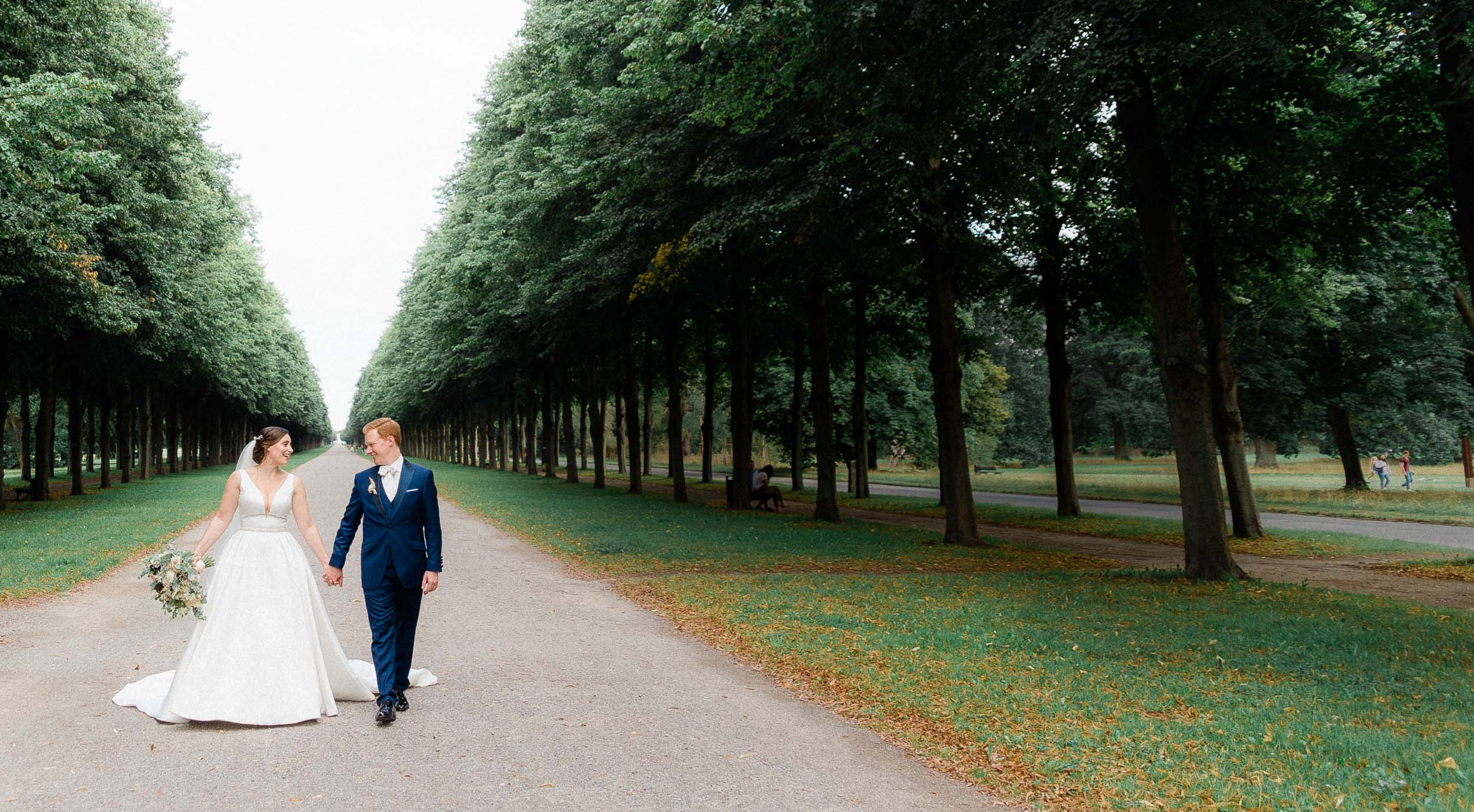 Anne Krämer, Hochzeitsfotograf Hamburg, fotografiert ein Hochzeitspaar bei einer Hochzeit in Hamburg