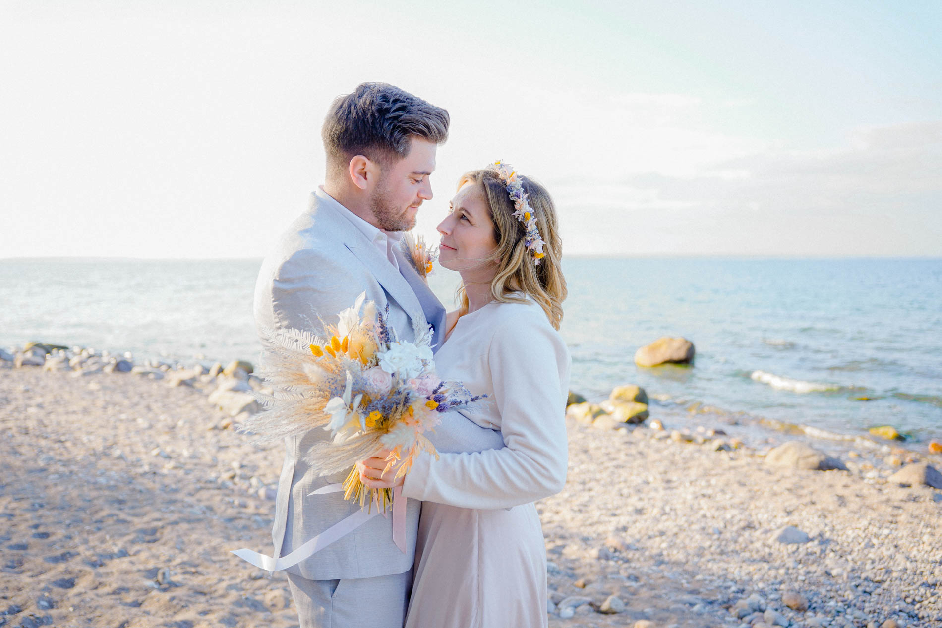 Anne Krämer, Hochzeitsfotograf Hamburg, fotografiert ein Hochzeitspaar bei einer Hochzeit in Hamburg