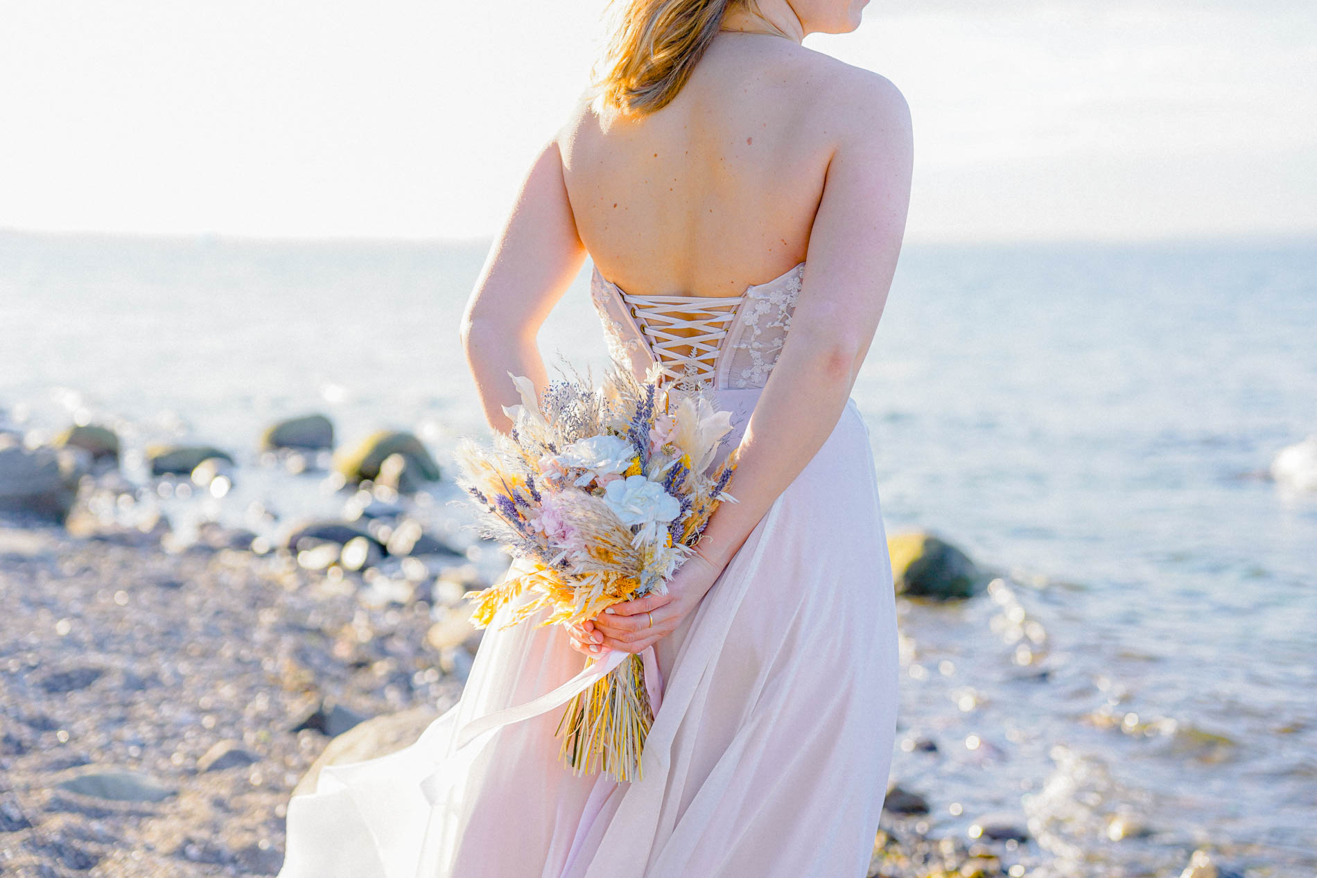 Anne Krämer, Hochzeitsfotograf Hamburg, fotografiert ein Hochzeitspaar bei einer Hochzeit in Hamburg