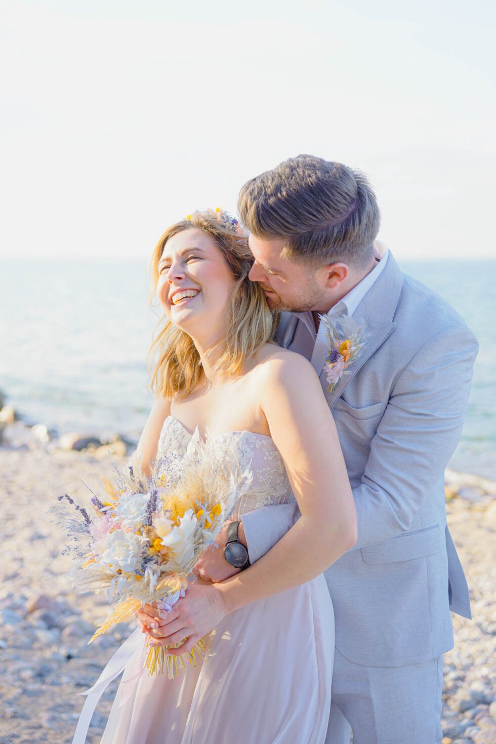 Emphatische Hochzeitsfotografie Luebeck von Anne Krämer mit langjähriger Erfahrung als Fotografin / Fotograf für natürliche Hochzeiten in Luebeck, Hamburg und ganz Schleswig Holstein.