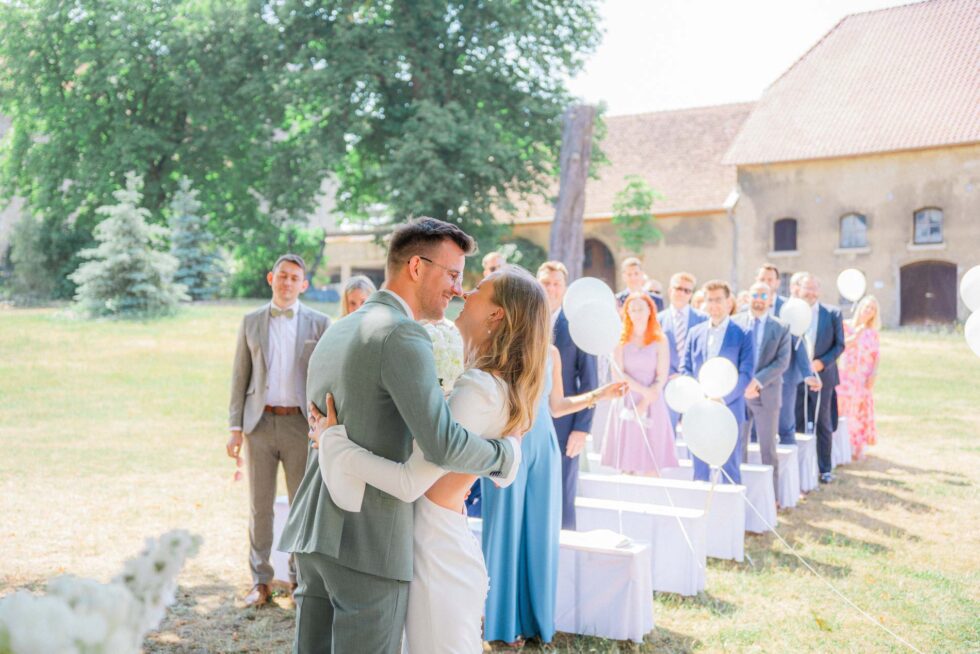 Emphatische Hochzeitsfotografie Luebeck von Anne Krämer als professionelle Fotografin / professioneller Fotograf für natürliche Hochzeiten in Luebeck, Hamburg und ganz Schleswig Holstein.