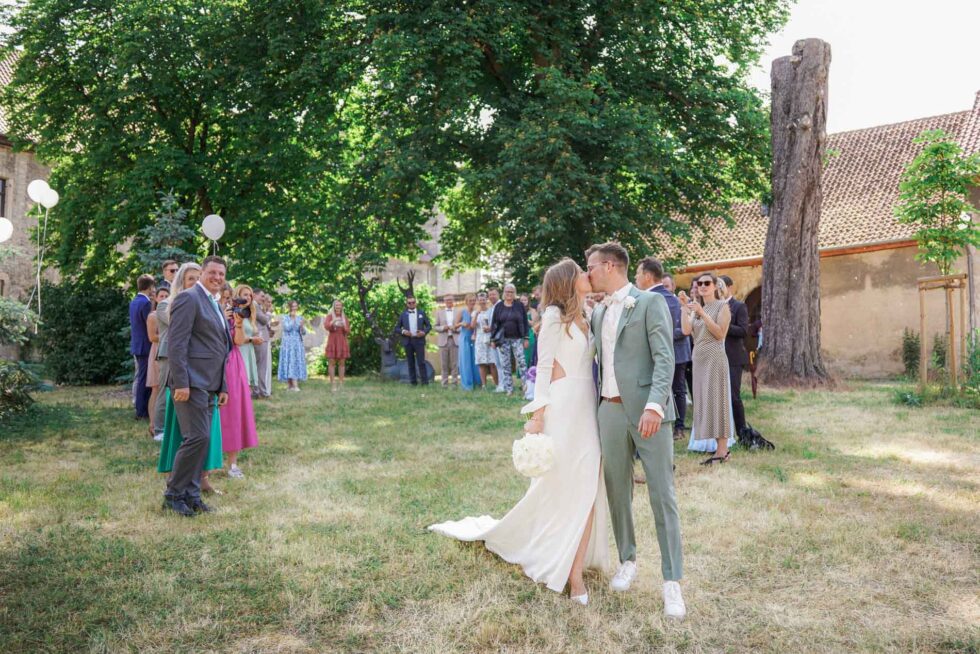 Emphatische Hochzeitsfotografie Luebeck von Anne Krämer als professionelle Fotografin / professioneller Fotograf für natürliche Hochzeiten in Luebeck, Hamburg und ganz Schleswig Holstein.