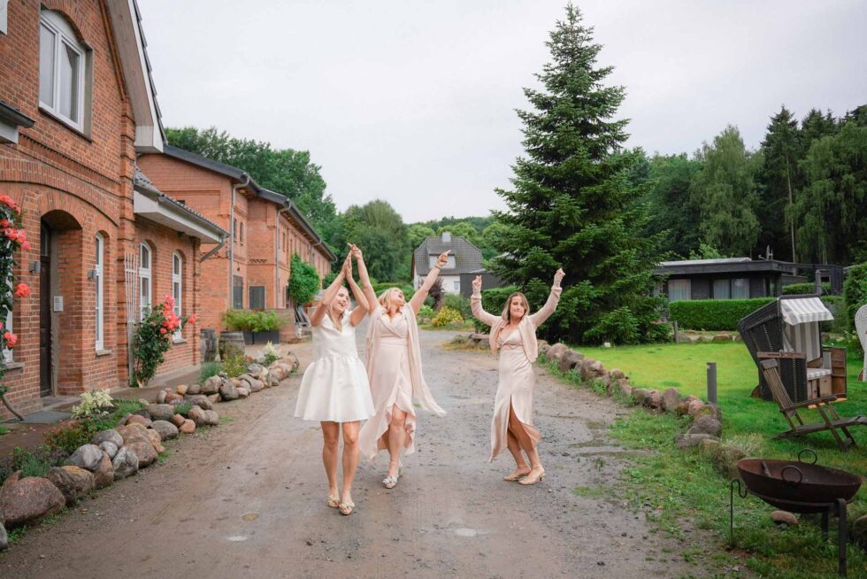 Emphatische Hochzeitsfotografie Luebeck von Anne Krämer als Fotograf für Hochzeiten in Luebeck, Hamburg und Schleswig Holstein.