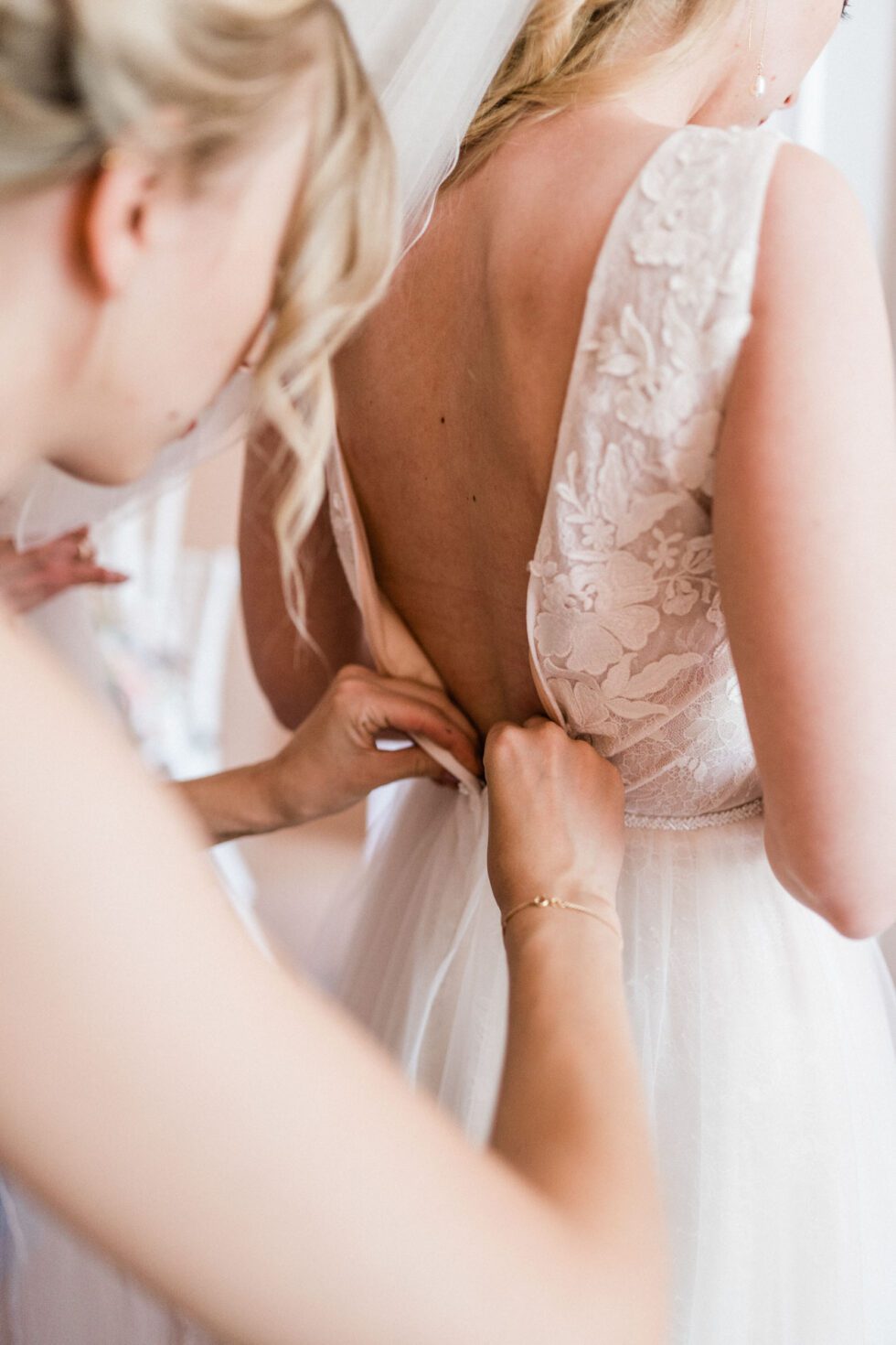 Emphatische Hochzeitsfotografie Luebeck von Anne Krämer mit langjähriger Erfahrung als Fotograf für Hochzeiten in Luebeck, Hamburg und ganz Schleswig Holstein.