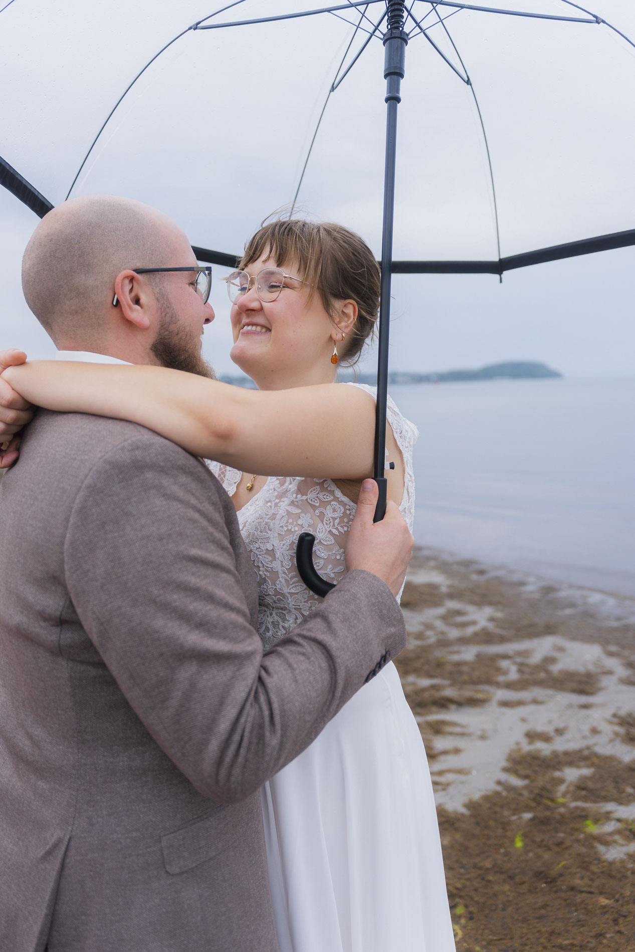 Natürliche Hochzeitsreportage in Schleswig-Holstein, fotografiert von Hochzeitsfotografin