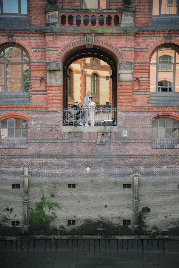 Brautpaar in Hamburgs berühmter Speicherstadt