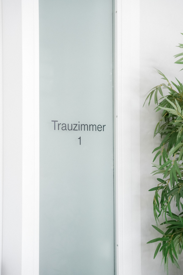 Trauzimmer im Standesamt in Hamburg vor der Trauung