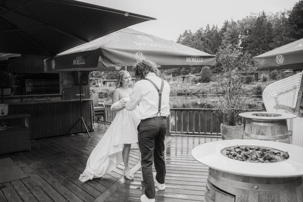 Brautpaar beim Hochzeitstanz nahe Hamburg