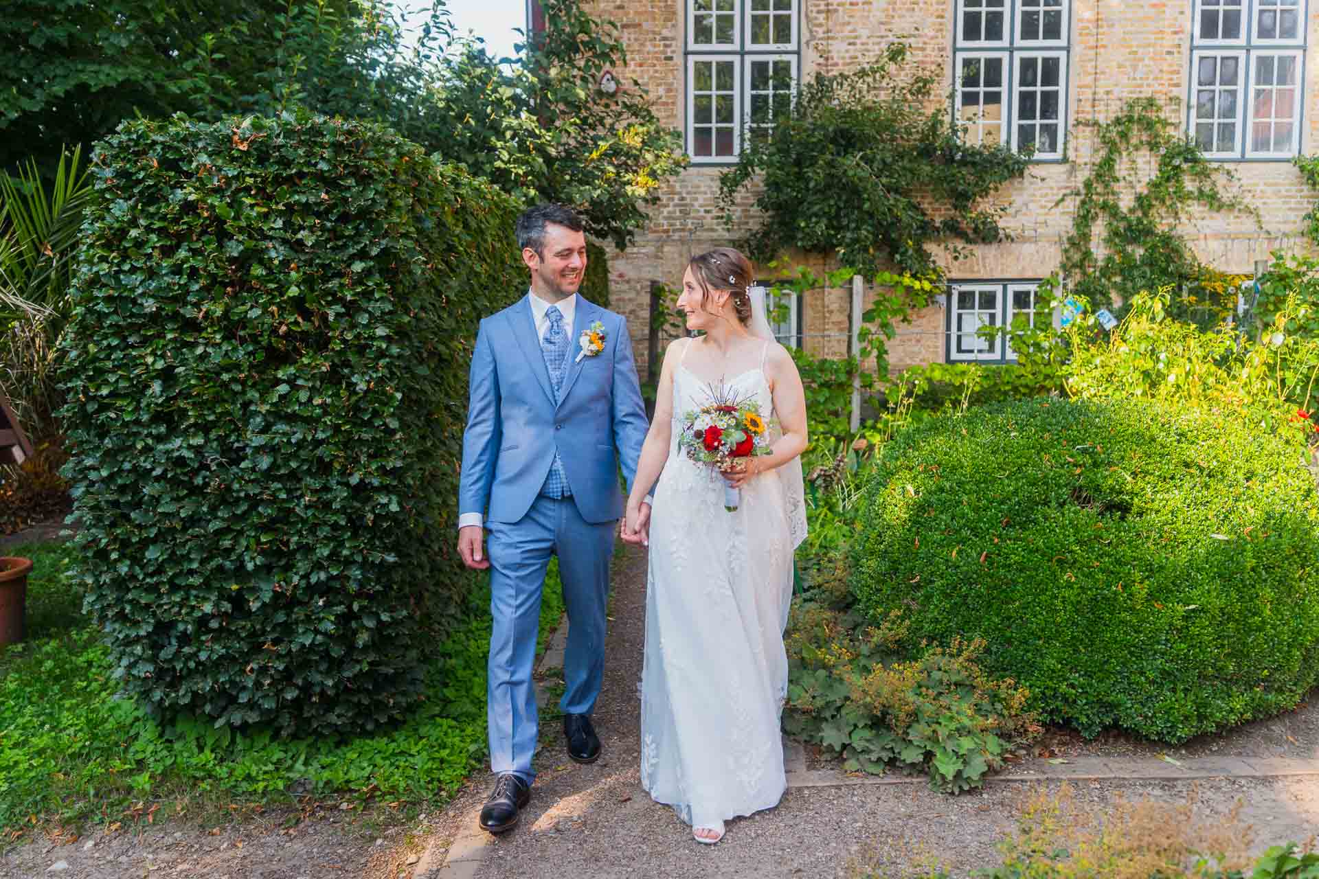 gartenhochzeit schlei schleswig holstein hochzeitsfotograf 74 &bull; hochzeit schleswig schlei,hochzeit schleswig holstein schiff,kirchliche trauung schleswig,gartenhochzeit schlei,hochzeitsreportage schleswig holstein,heiraten schleswig schlei,heiraten schleswig-holstein
