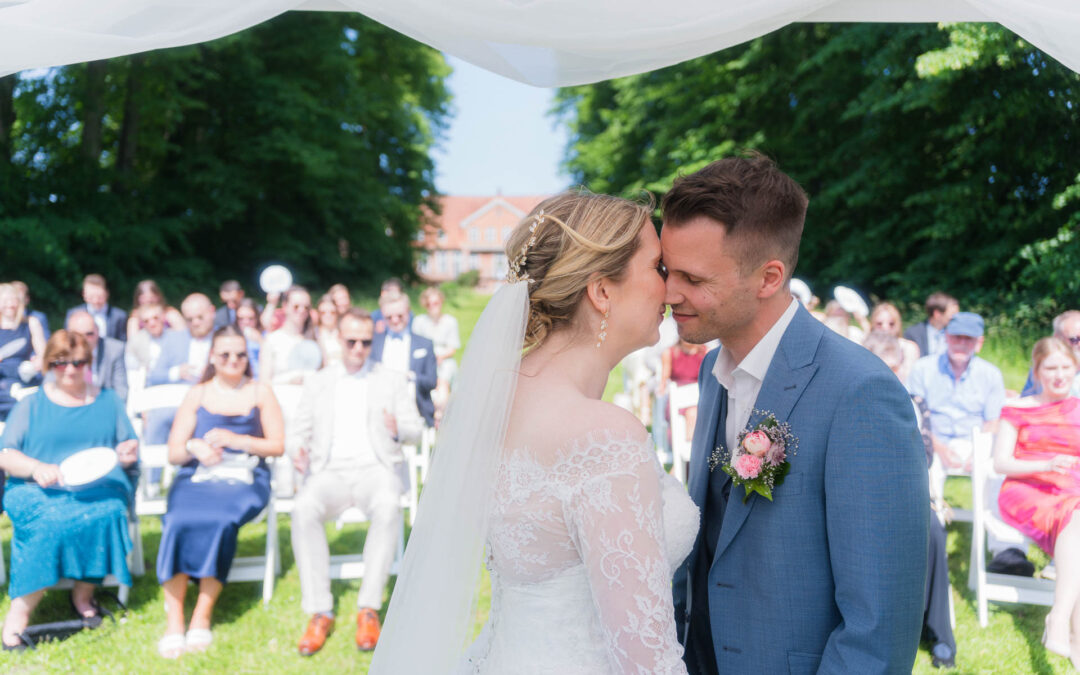 Kathi & Christian – Hochzeit Gut Marutendorf – freie Trauung & Rosengarten