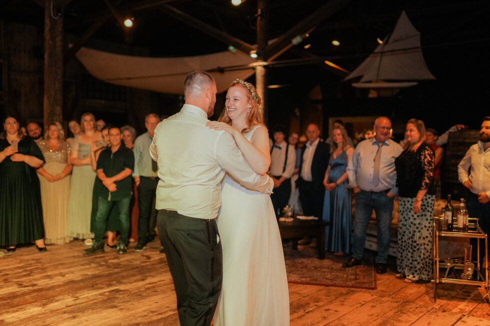 Brautpaar beim Hochzeitstanz im Schuppen 9