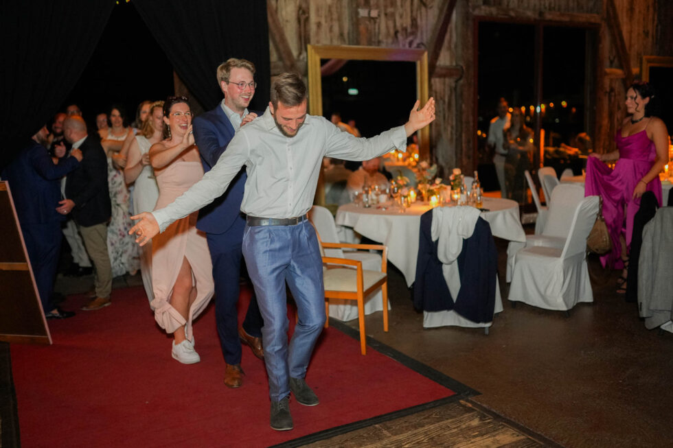 Hochzeitsspiele Lübeck ausgelassene Stimmung Gäste