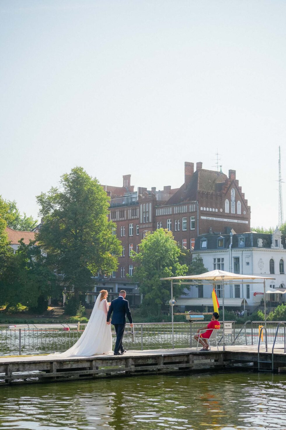Brautpaarshooting Spaziergang durch Lübeck Altstadt