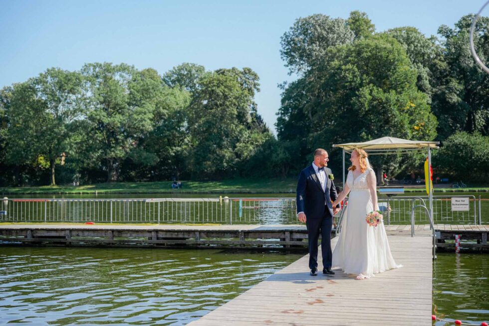 Brautpaarshooting Spaziergang durch Lübeck Altstadt