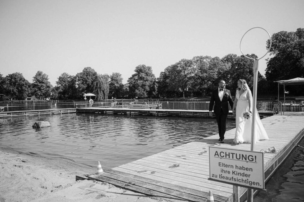 Brautpaarshooting Spaziergang durch Lübeck Altstadt