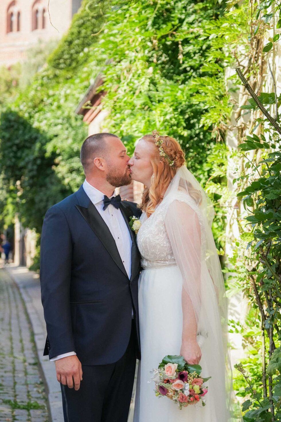 Brautpaarshooting Spaziergang durch Lübeck Altstadt