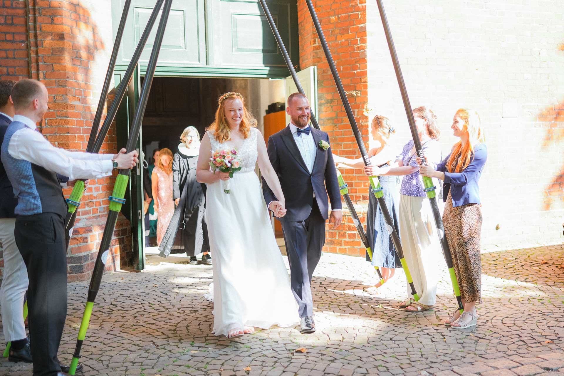 hochzeit luebeck altstadt trave schuppen 9 hochzeitsfotograf luebeck anne kraemer 24 &bull; hochzeit luebeck altstadt,hochzeit schuppen 9 luebeck,kirchliche trauung luebeck,hochzeit an der trave,hochzeitsreportage luebeck,heiraten luebeck innenstadt
