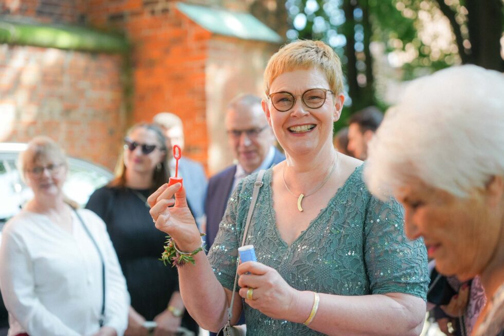 Hochzeit Kirche Lübeck Altstadt Trauung mit Gästen
