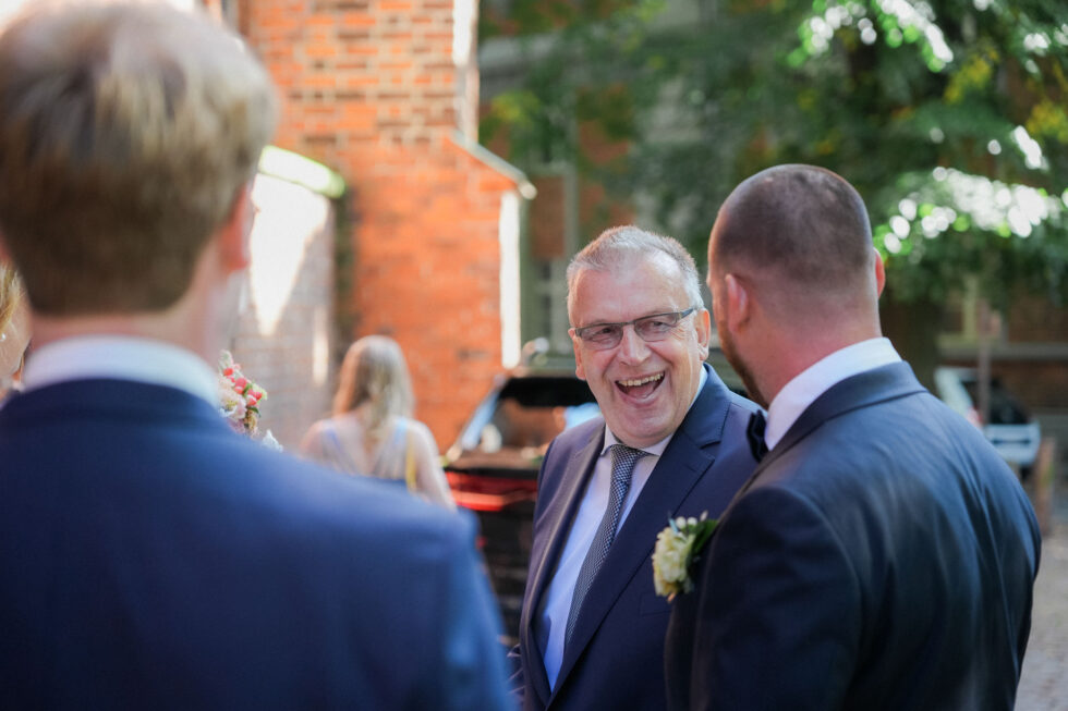 Hochzeit Kirche Lübeck Altstadt Trauung mit Gästen
