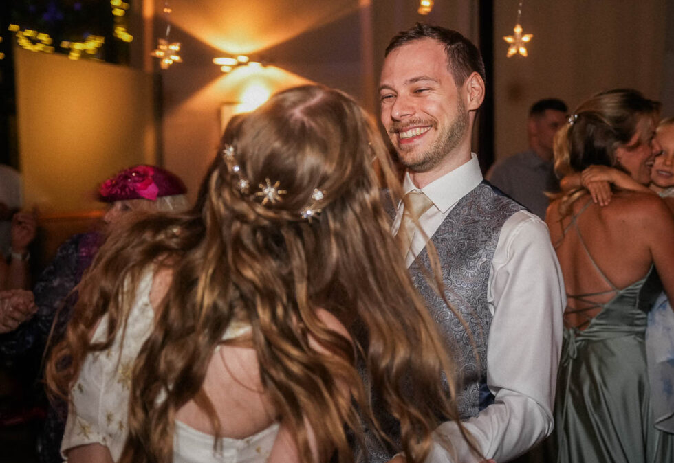 Party am Abend bei Hochzeit auf dem Schlossgut Gross Schwansee bei Hamburg