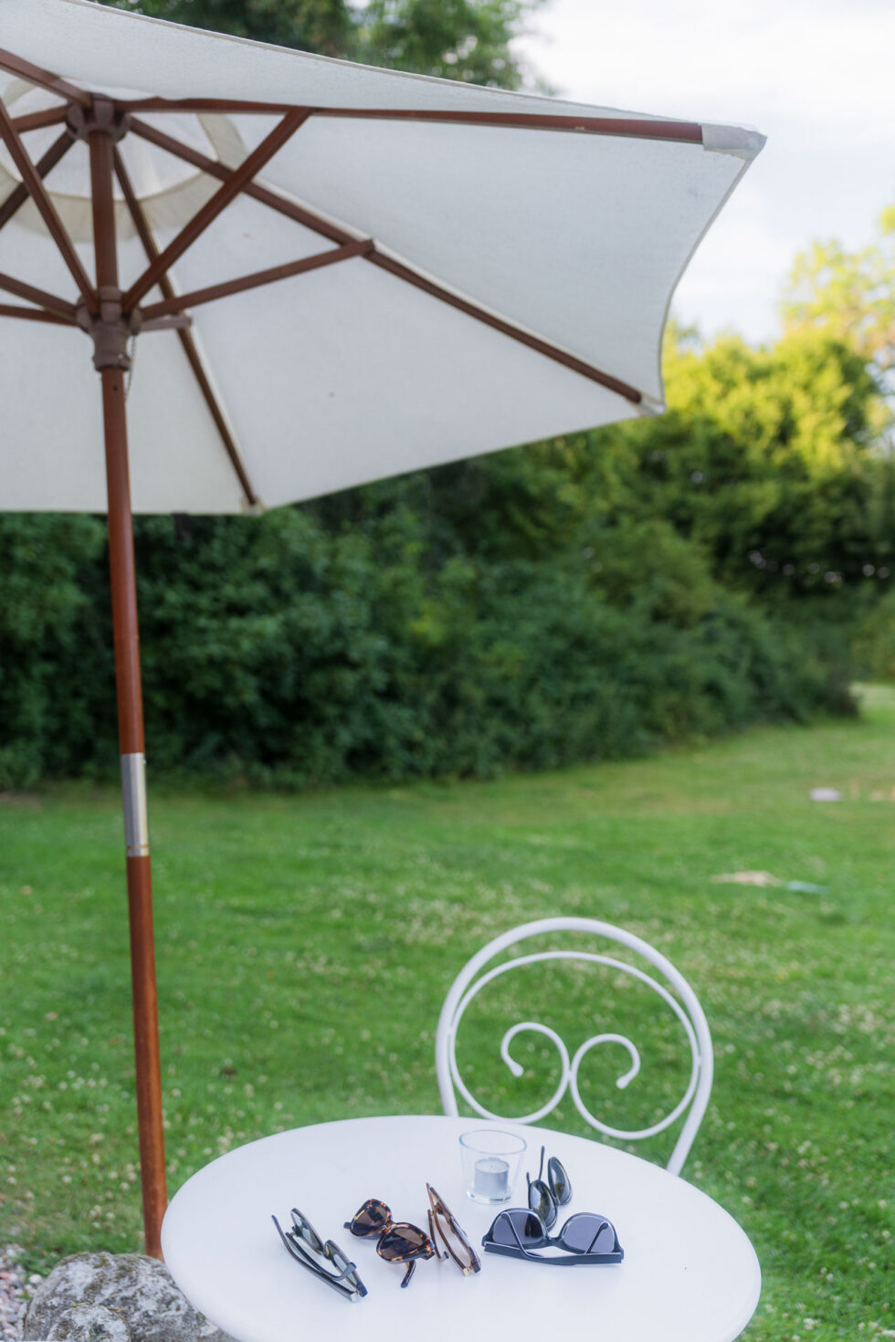 Hochzeitsfotografie im Park von Gut Bliestorf mit natürlichem Licht