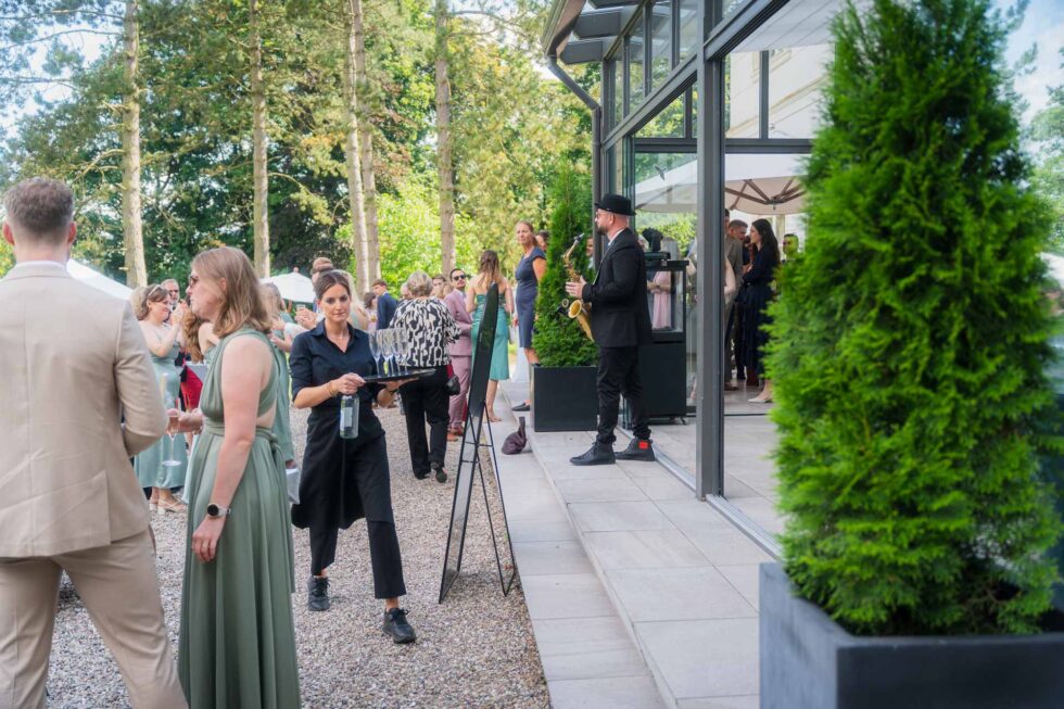 Romantische Gartenkulisse für eine Hochzeit auf Gut Bliestorf