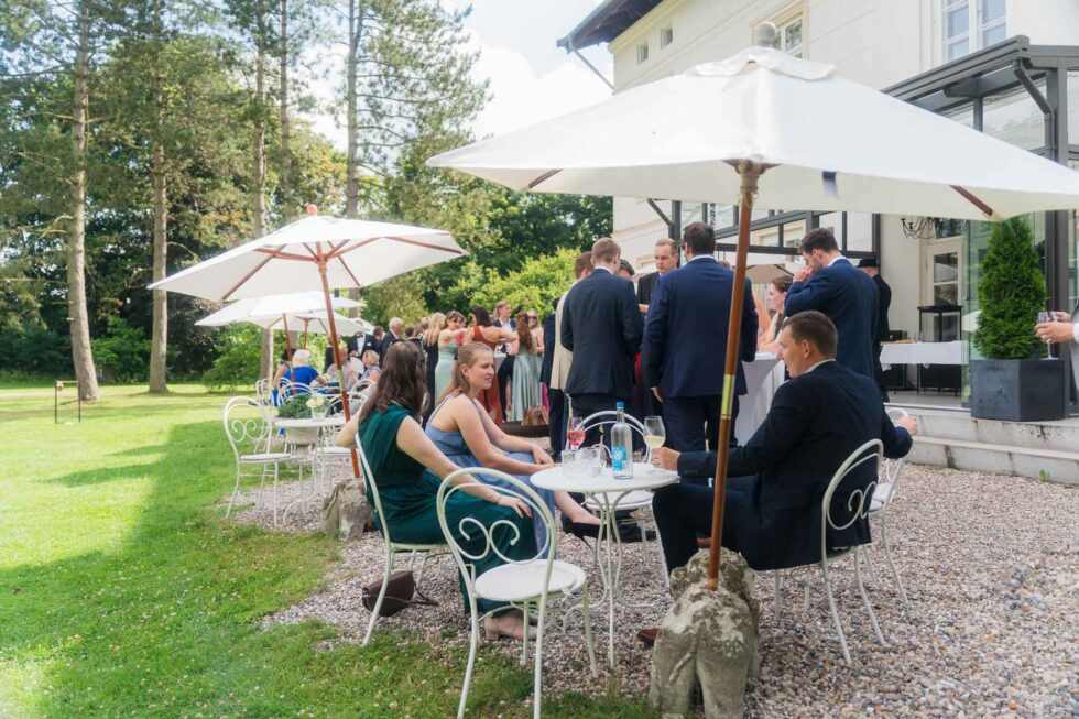 Romantische Gartenkulisse für eine Hochzeit auf Gut Bliestorf